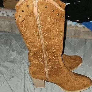 Tan Suede Women's Cowboy Inspired Boots 5.5 Stud Design Chunky Heel